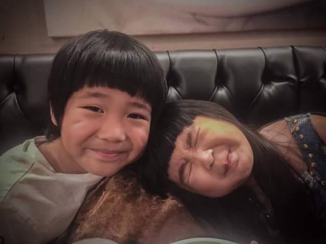 Joe和Grace兄妹感情好