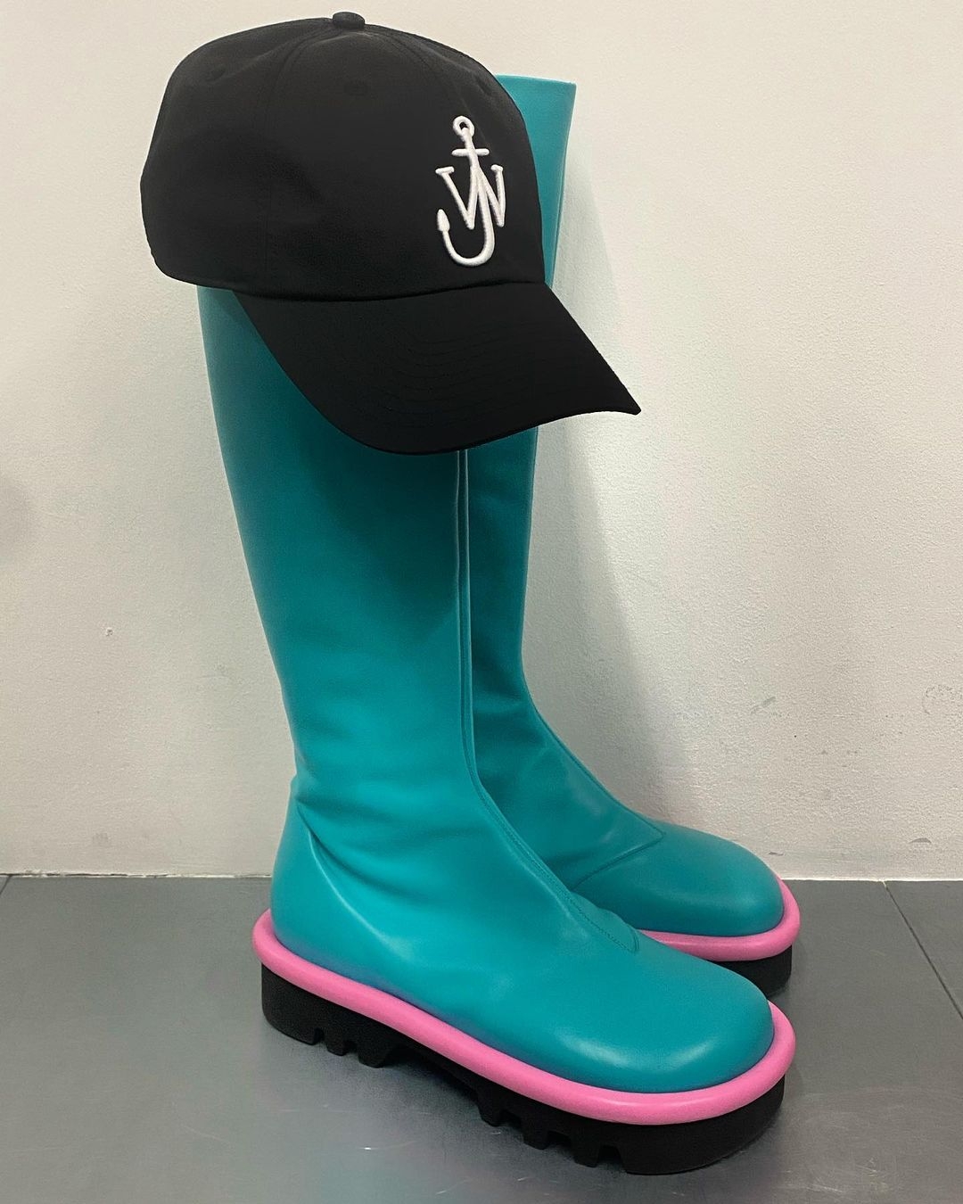 JW Anderson 2022 新品長靴。