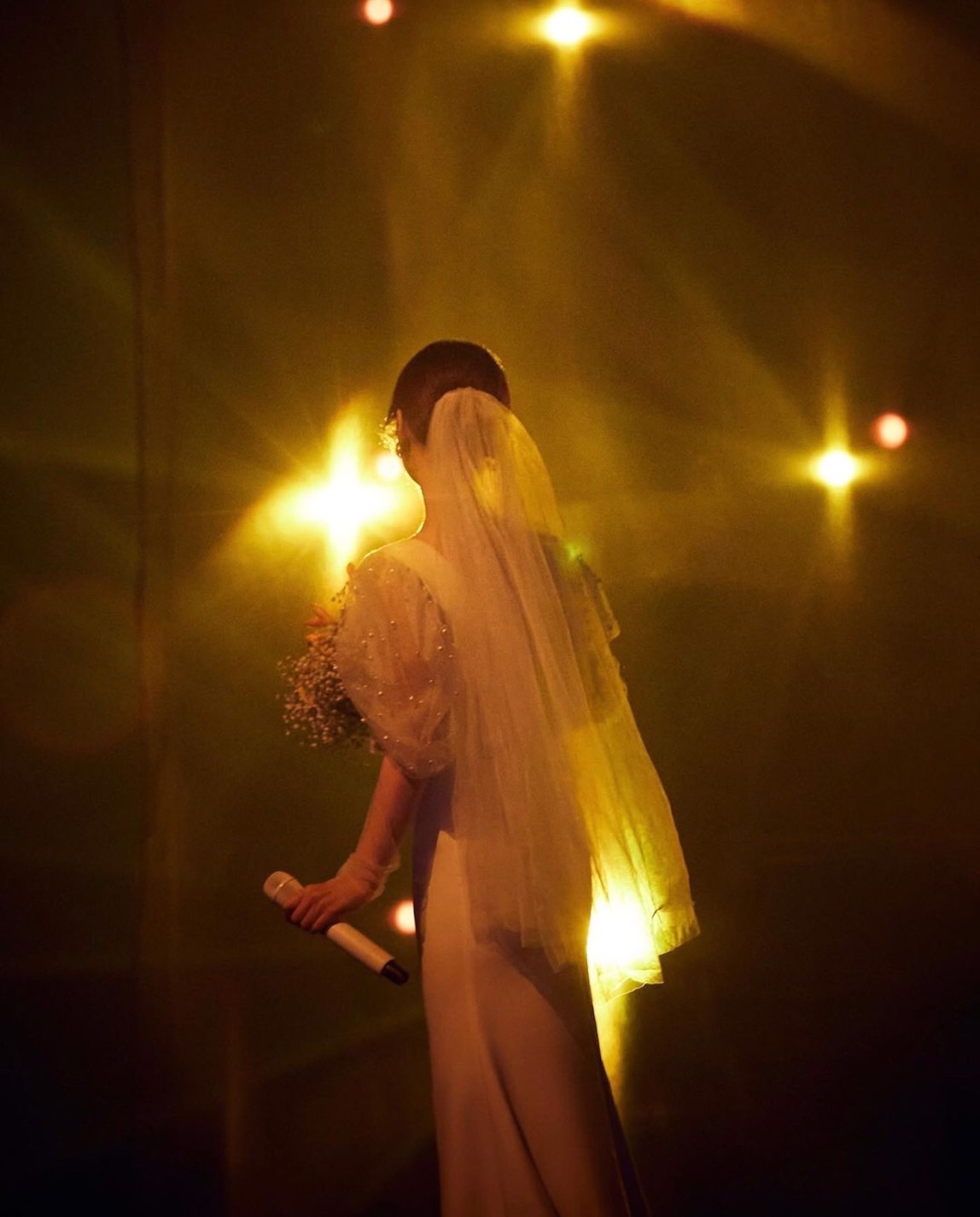 楊丞琳絕美背影