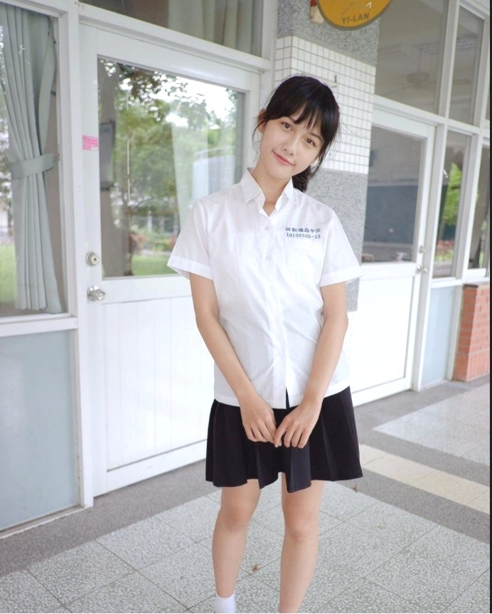 何思靜在高中時就是校花級人物