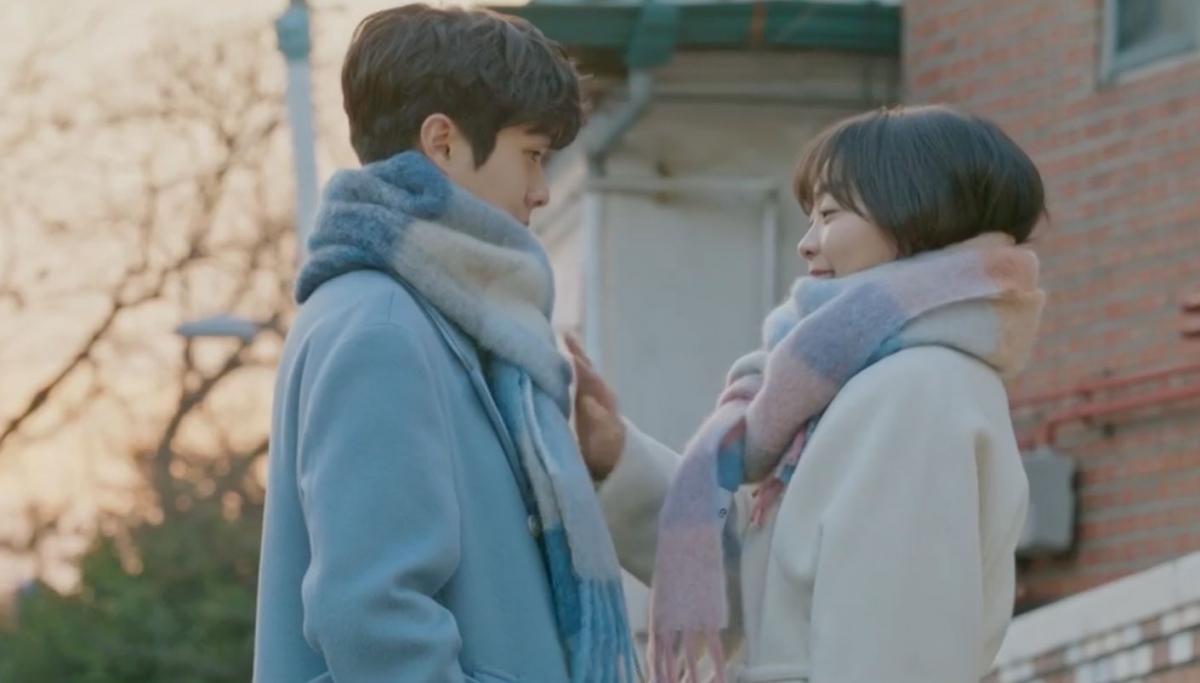 劇迷發現該條圍巾為Acne Studios家的商品