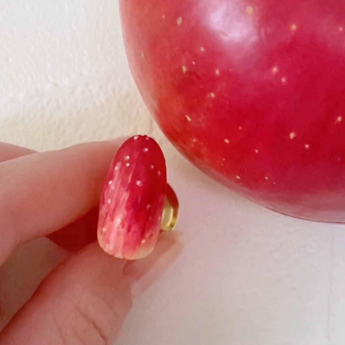 臨摹出蘋果皮上的小點點