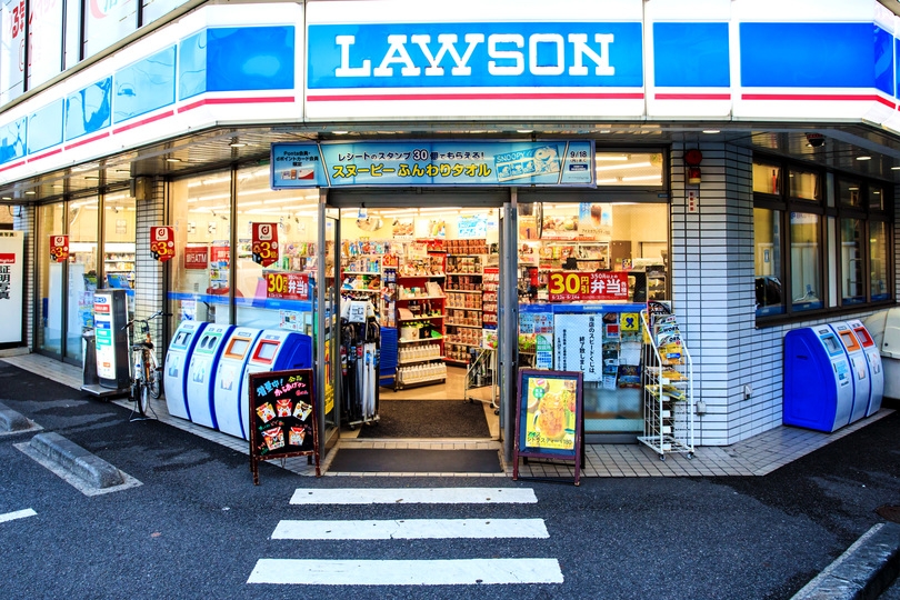 日本 LAWSON 店門口。