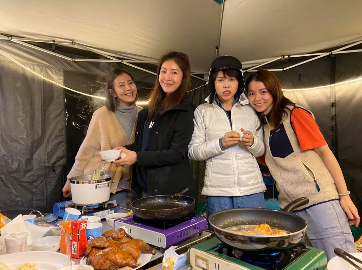 楊謹華組成四纖女