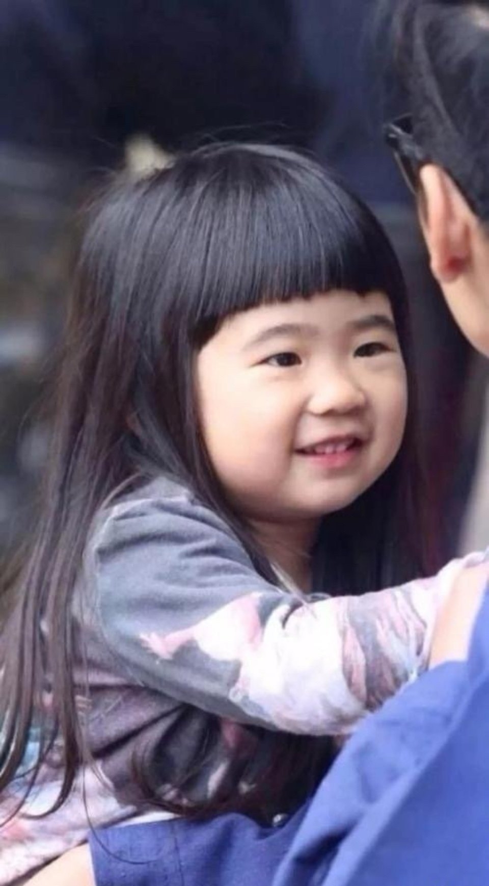 Grace時常跟爸爸曹格撒嬌