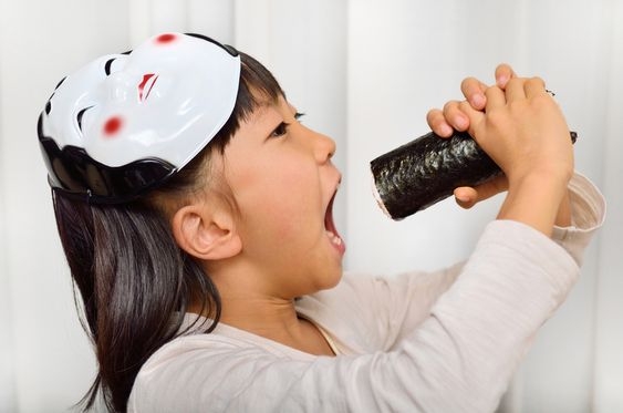 據說將惠方卷「連續一整條吃完」，可以在新年獲得滿滿的好運。