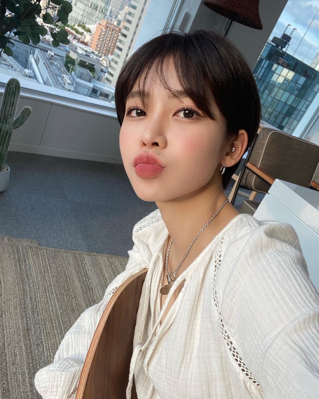 空氣瀏海也是這款髮型的靈魂。