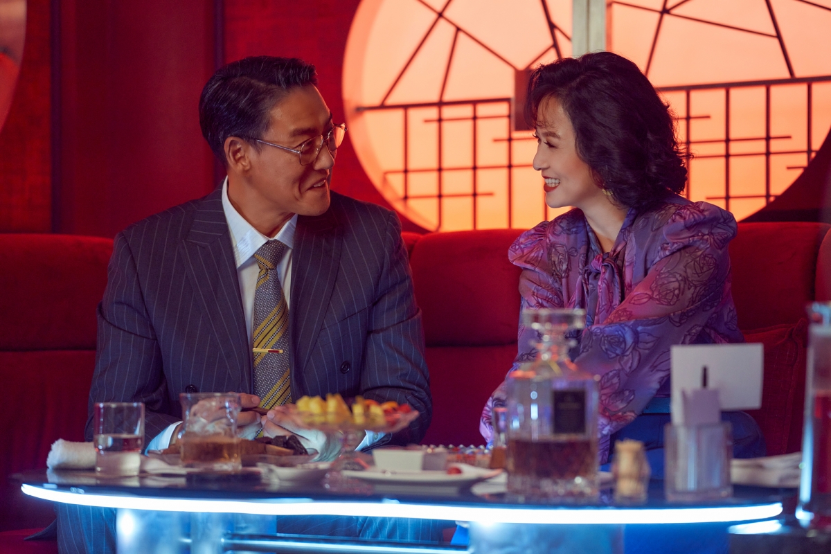 《華燈初上》謝瓊煖(右)飾演年資最深的小姐「阿季」