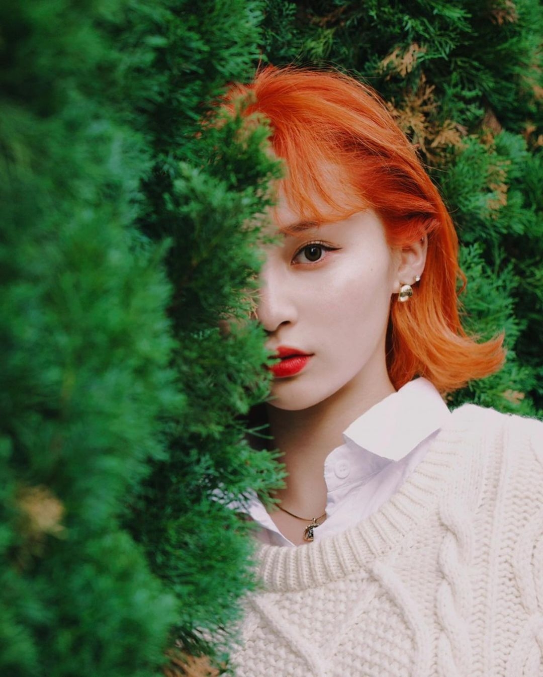 搭配鮮豔髮色也別有一番風味。