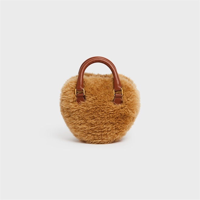CELINE 心型絨毛手提包，NT$69,000