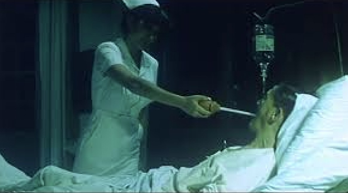 醫院裡的場景堪稱經典,非常詭異。