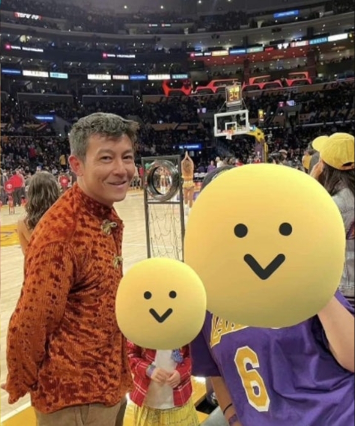 粉絲在NBA球場巧遇湖人球迷陳冠希