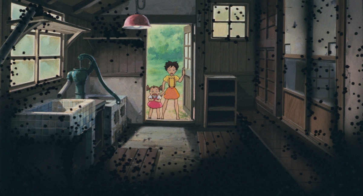 灰塵精靈出現是《龍貓》中的角色