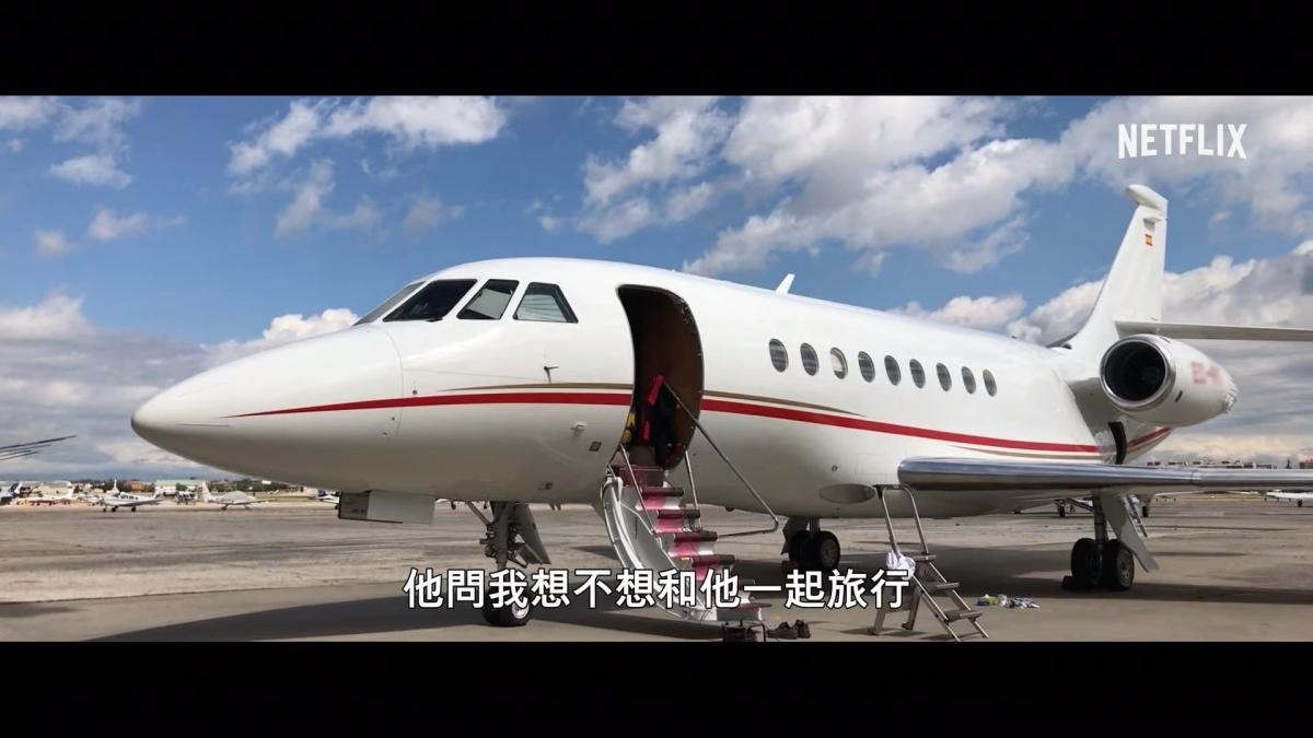 男生會先裝成超級有錢人,邀請女子去搭私人飛機