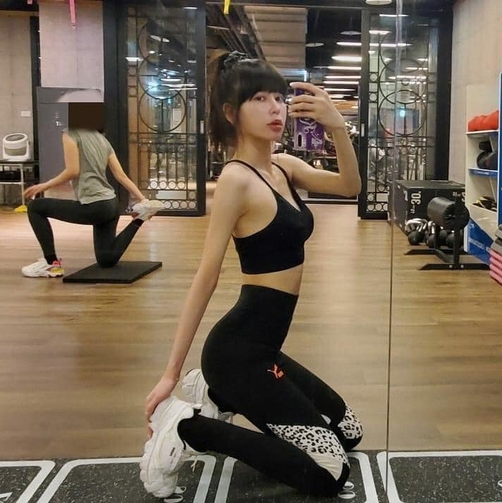 Keanna曬出與ØZI的私訊。