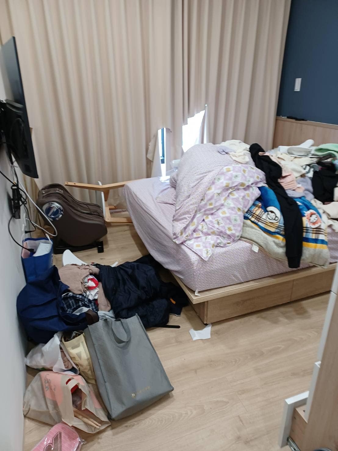 Amber把夫妻臥房給砸翻天