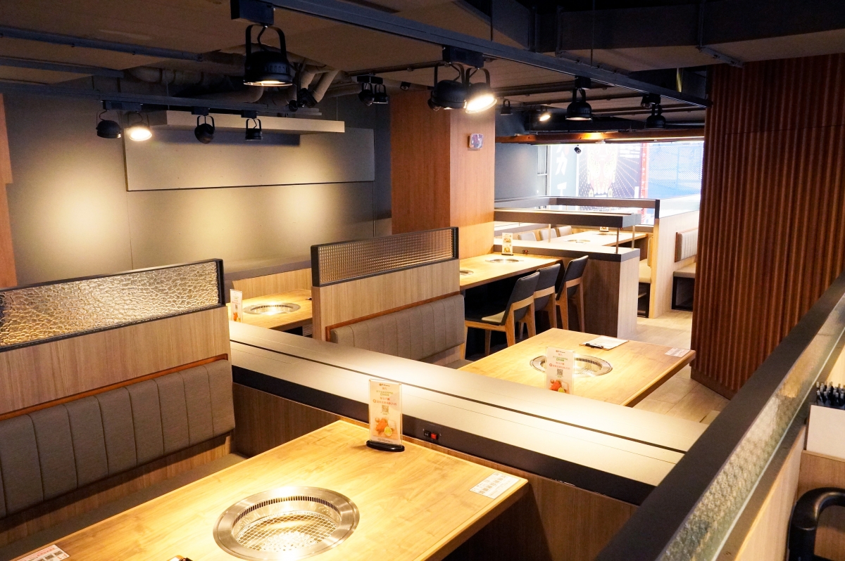 夯下去用餐空間