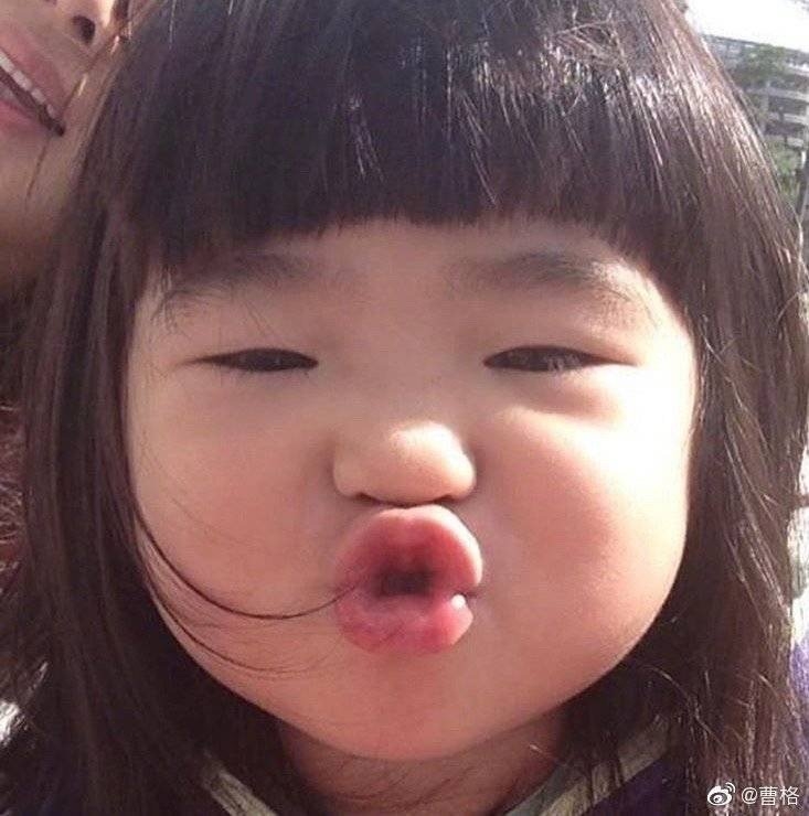 曹格女兒以粗眉+齊瀏海萌翻網友