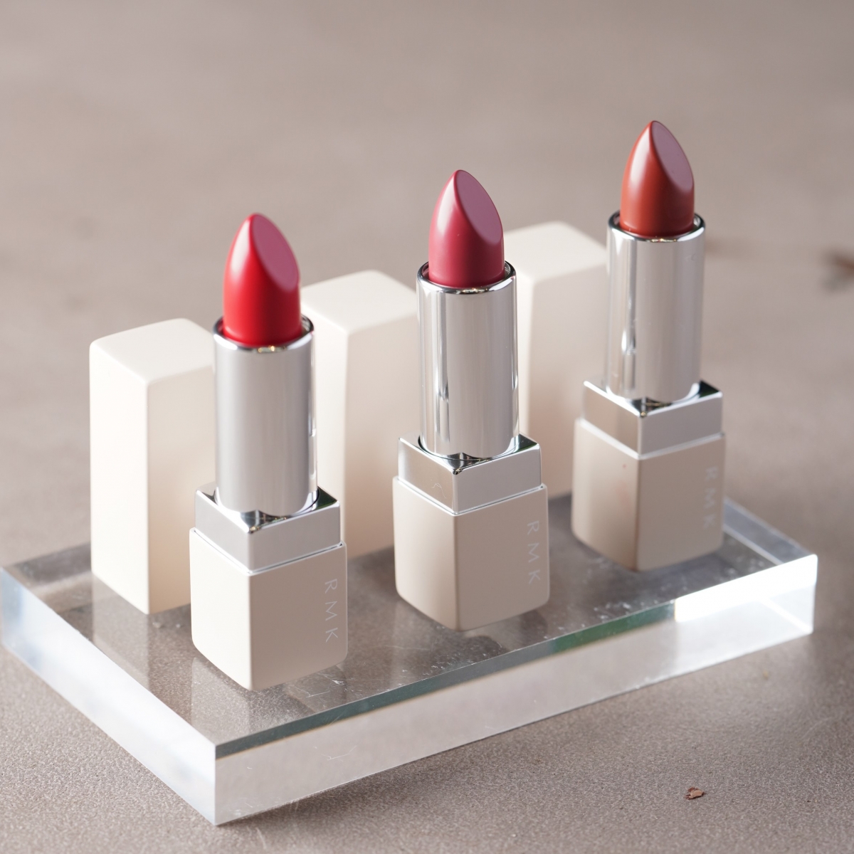 RMK 經典輕潤口紅(絨霧)，4g /NT$1,350(全3色)