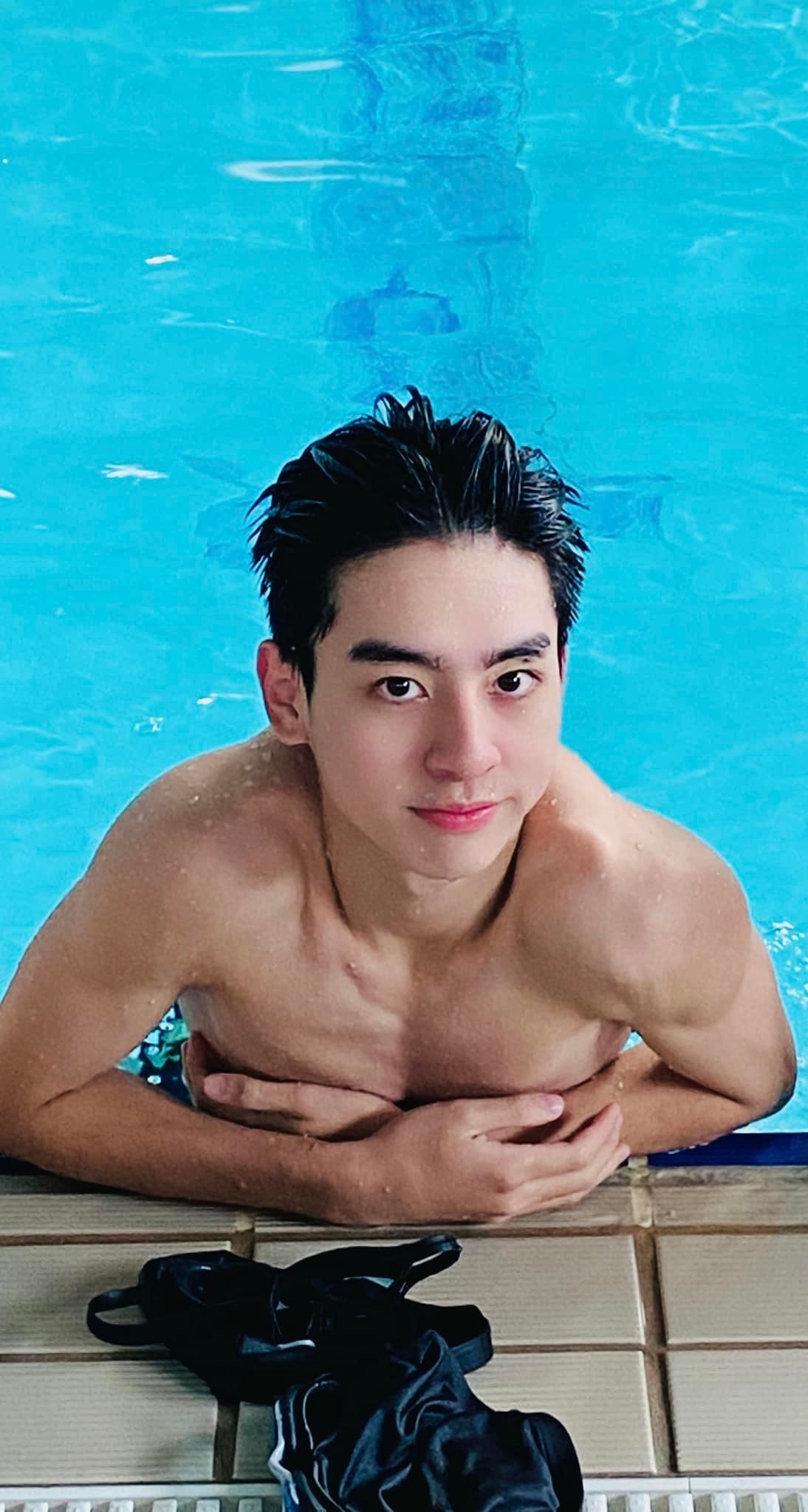 劉敬熱愛游泳運動,陽光健康