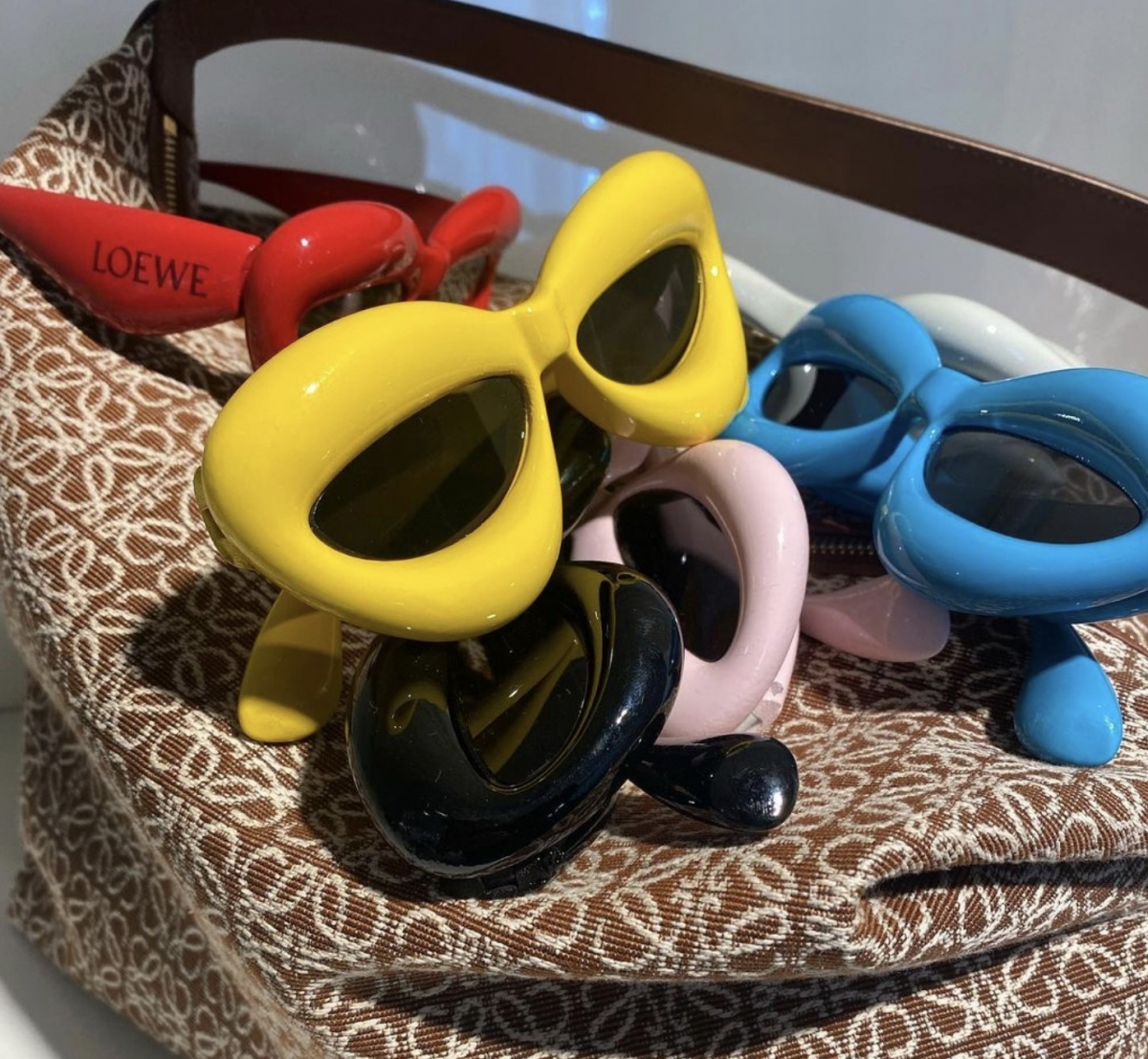 LOEWE 2022FW 墨鏡。