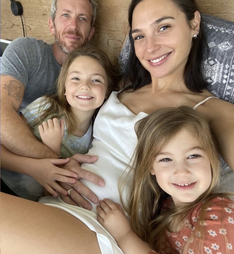 蓋兒加朵與老公、2個女兒