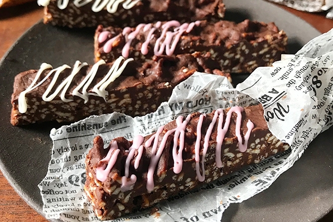 巧克力加點心麵就能變成巧克力脆餅。