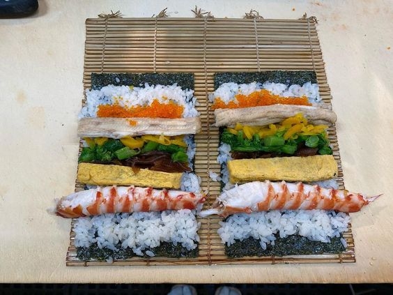 惠方卷內餡會加入醃匏瓜、黃瓜、雞蛋卷（玉子燒）、鰻魚、肉鬆、椎茸（香菇）等七種食材，代表著「七福神」。