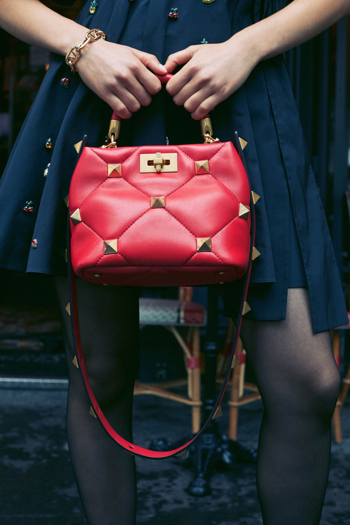 把錢省下來,好好地買一件經常會使用的精品