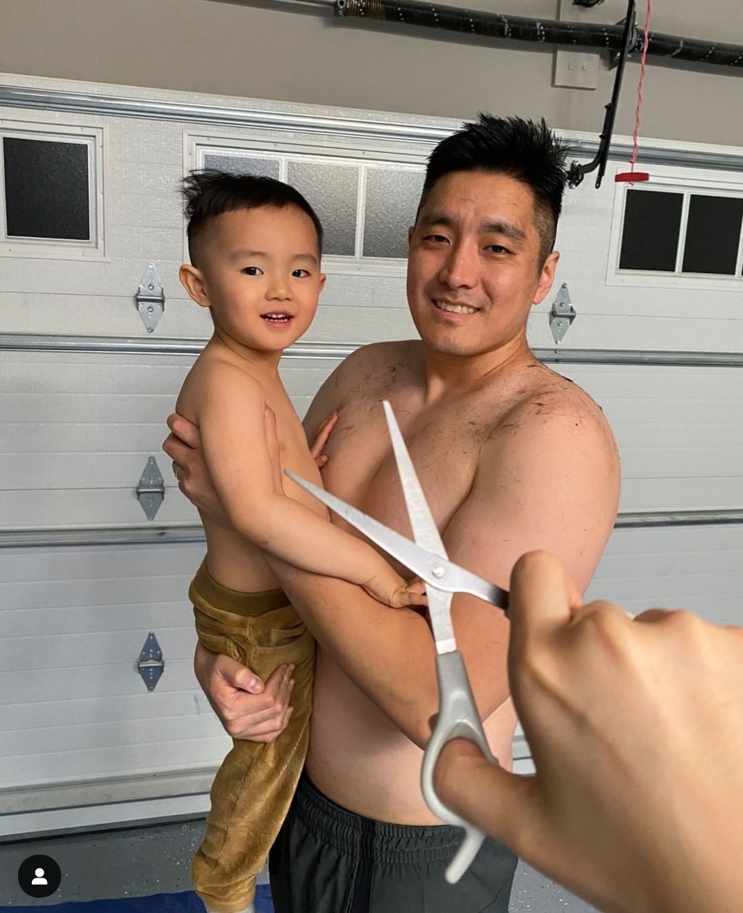 John認為理科太太不讓他見兒子。