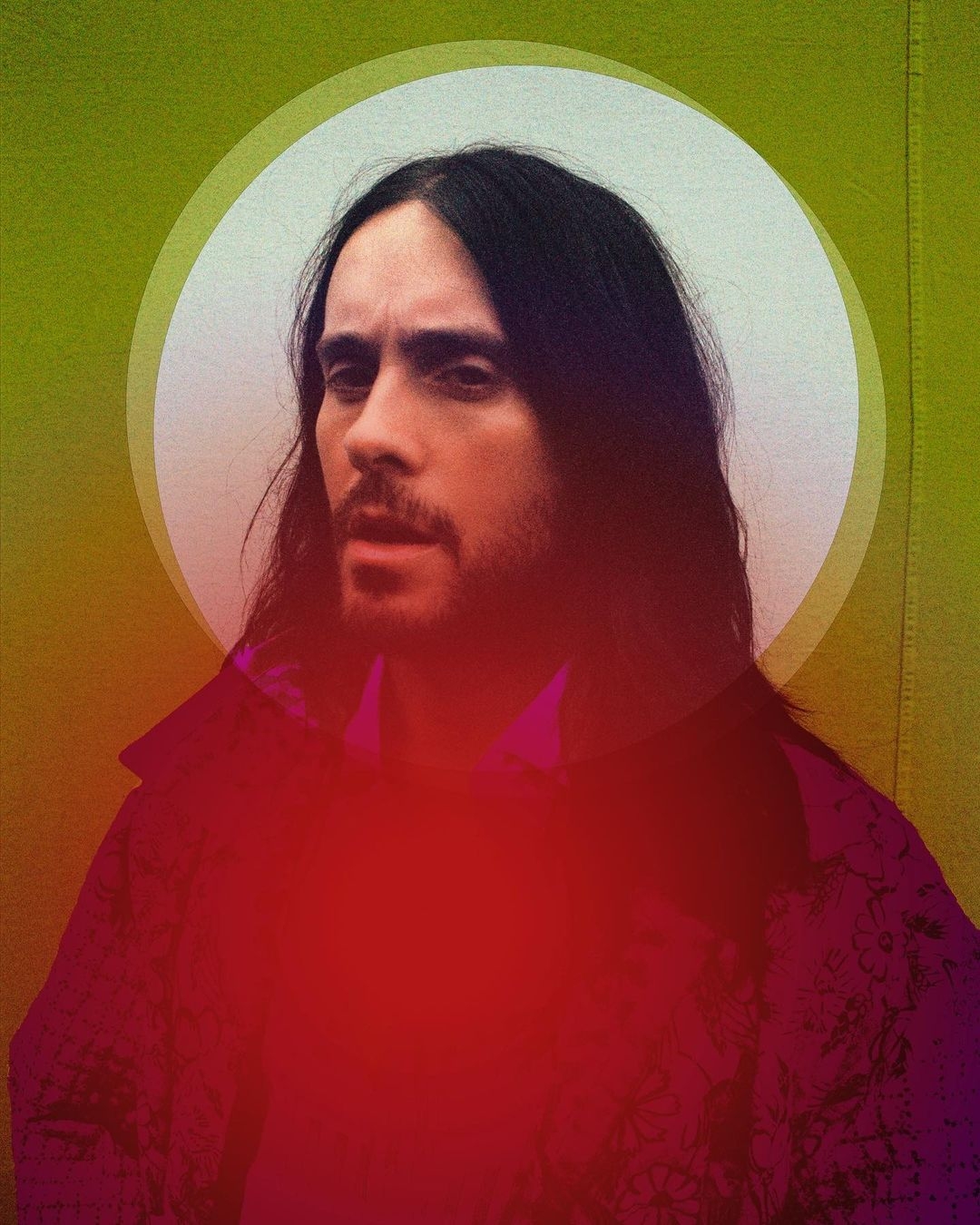 亞當紐曼（Adam Neumann）由傑瑞德雷托飾演