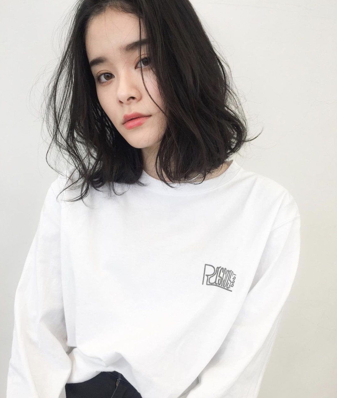 隨行的捲度及外翹的髮尾是營造慵懶感的關鍵。