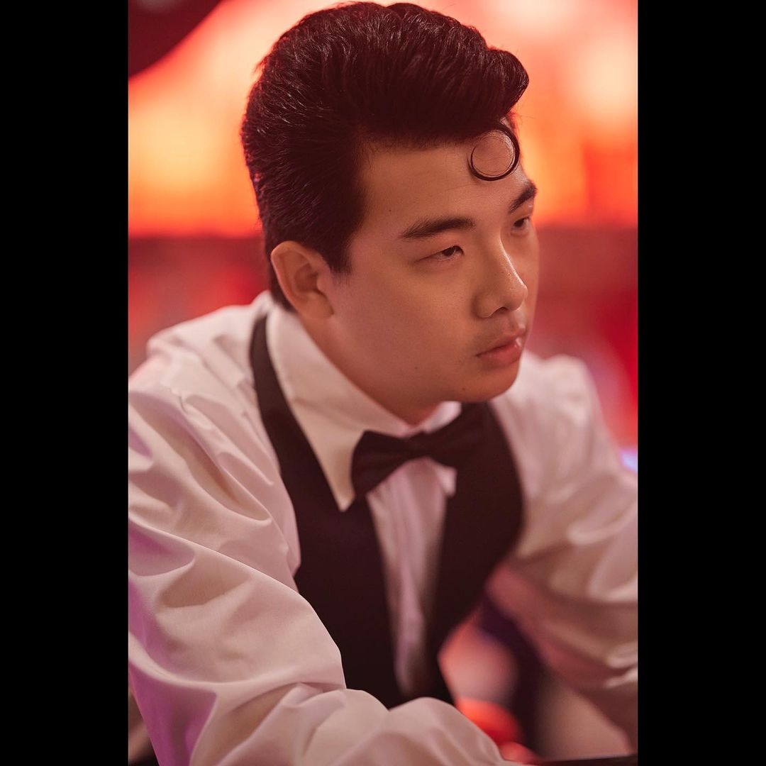 小豪在劇中是「光」的少爺，也是負責各式雜工的服務生