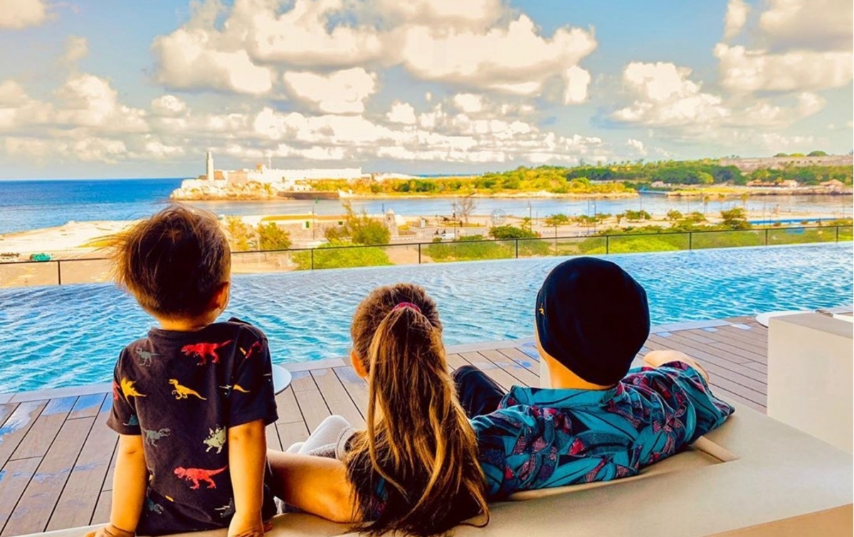 周董過往總是曬出小孩背影照