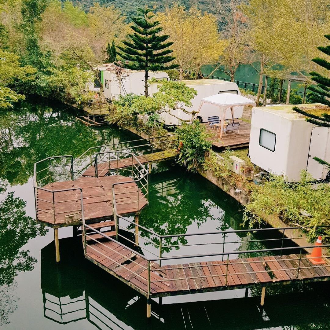 在水一方 湖畔小屋