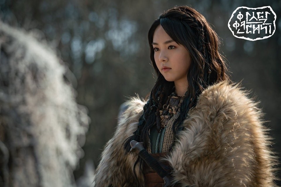 日本藝人唐田英里佳在《阿斯達年代記》中尬有一角