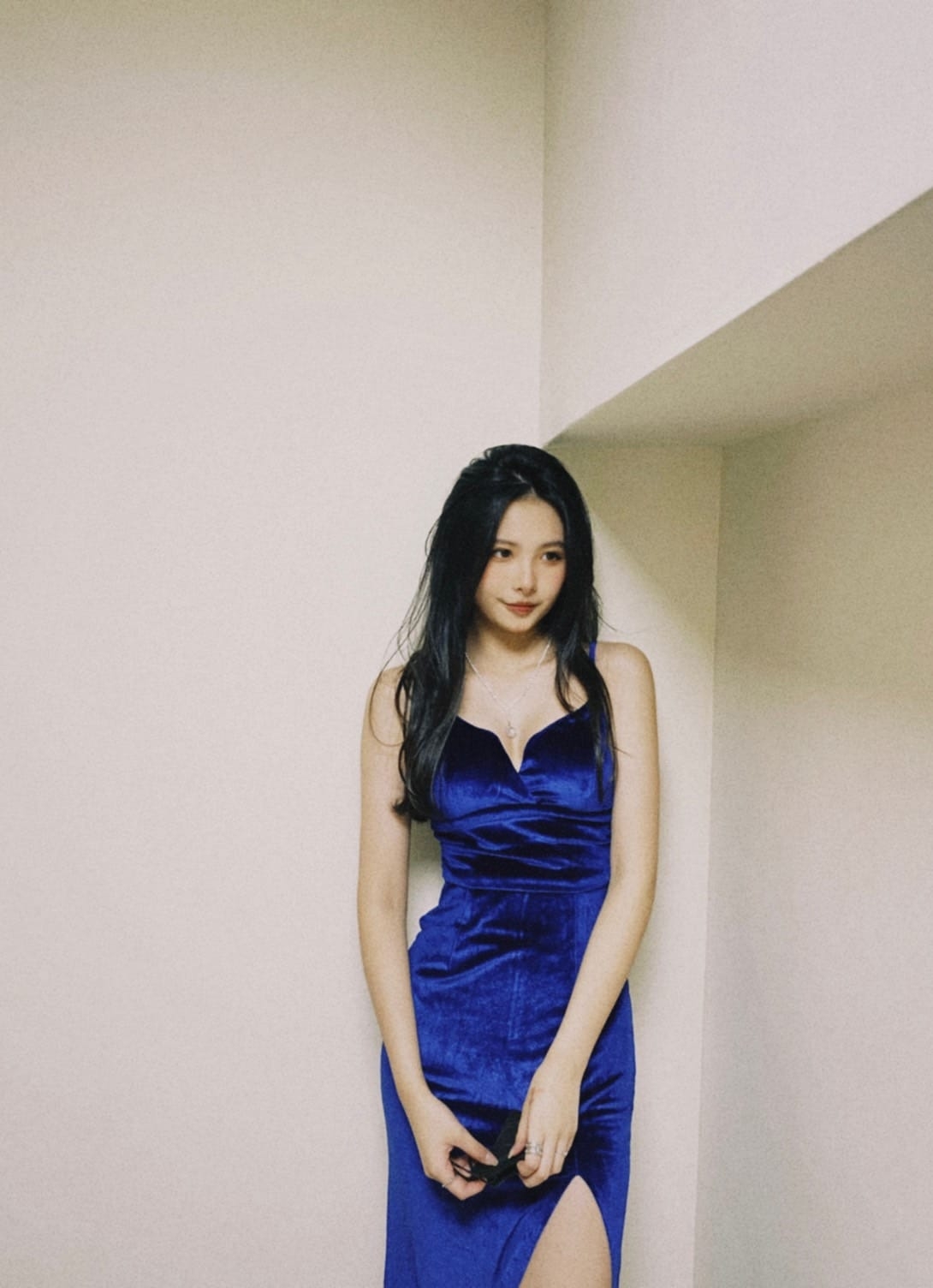 蔡中泠身穿小禮服成熟又美麗