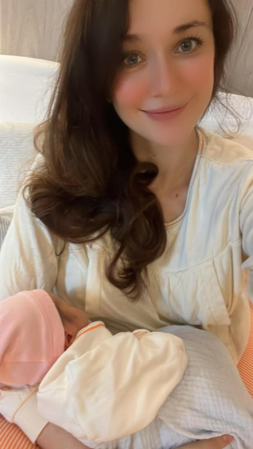 瑞莎目前正在坐月子。