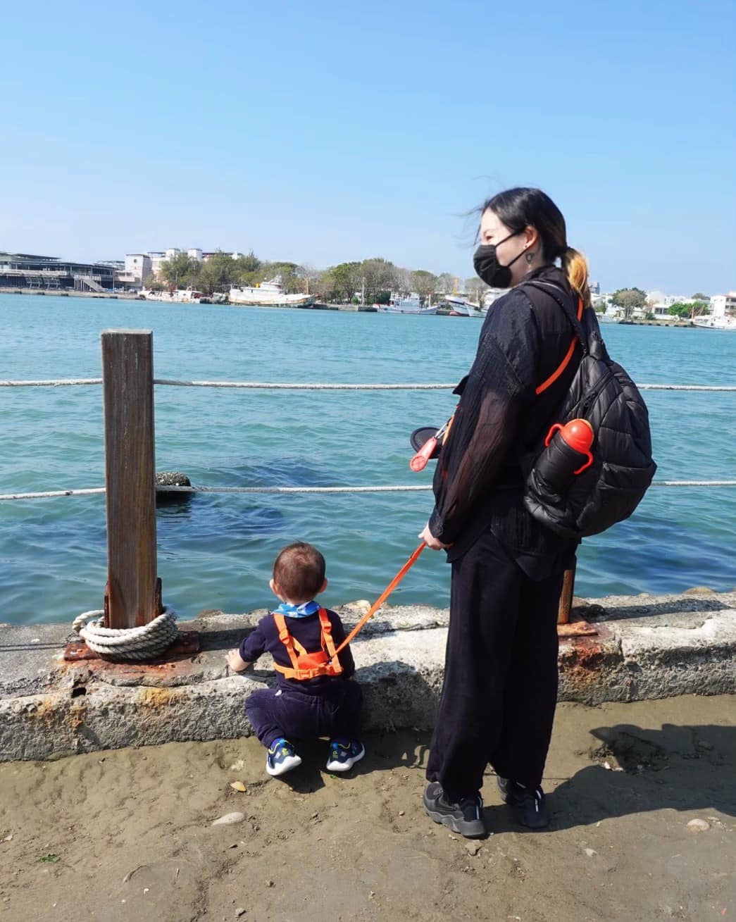 歐陽靖遛娃方式引起網友熱議