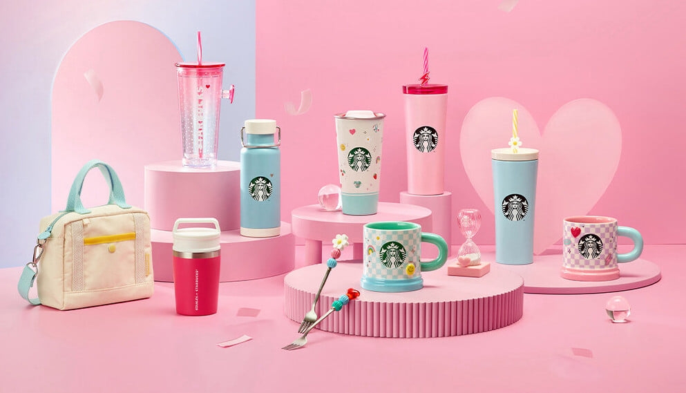 韓國星巴克在今年2月推出了「Sweet Love」系列限定杯款。