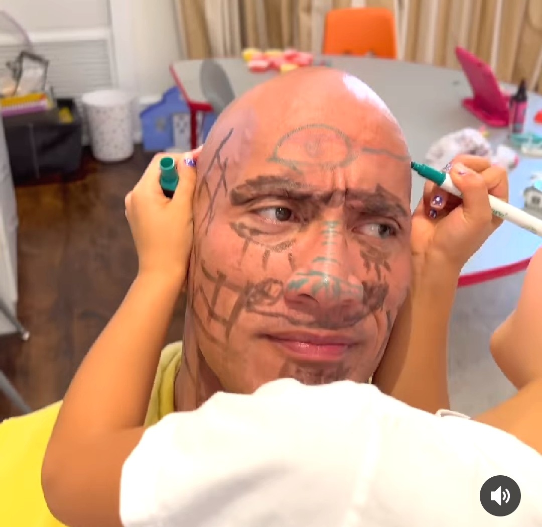 巨石強森一臉生無可戀的爆笑小表情