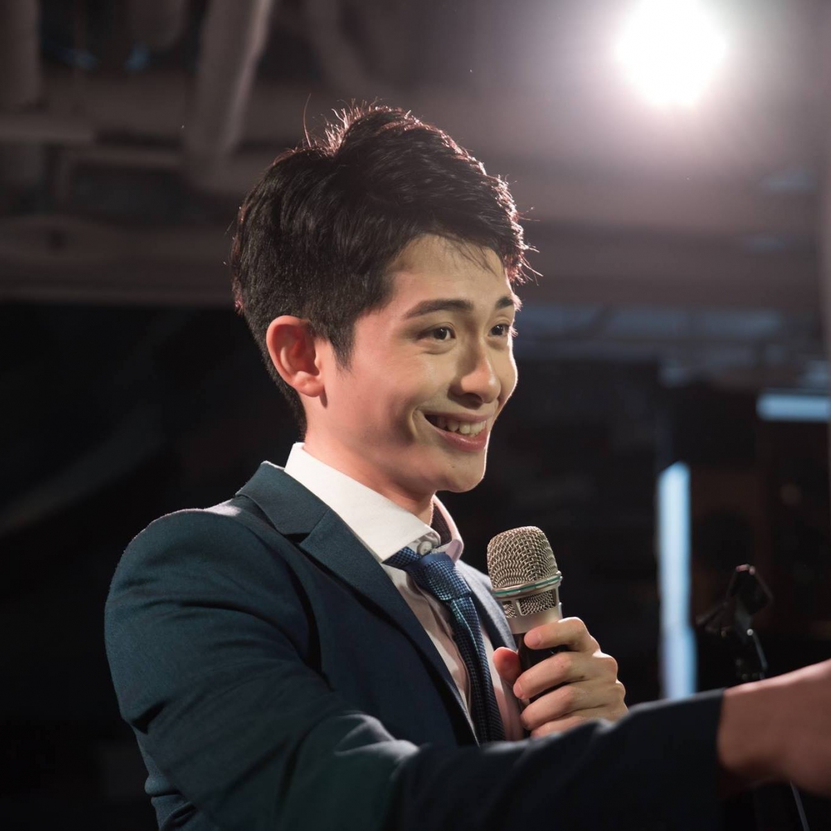 博恩認為管理員的寒暄過多