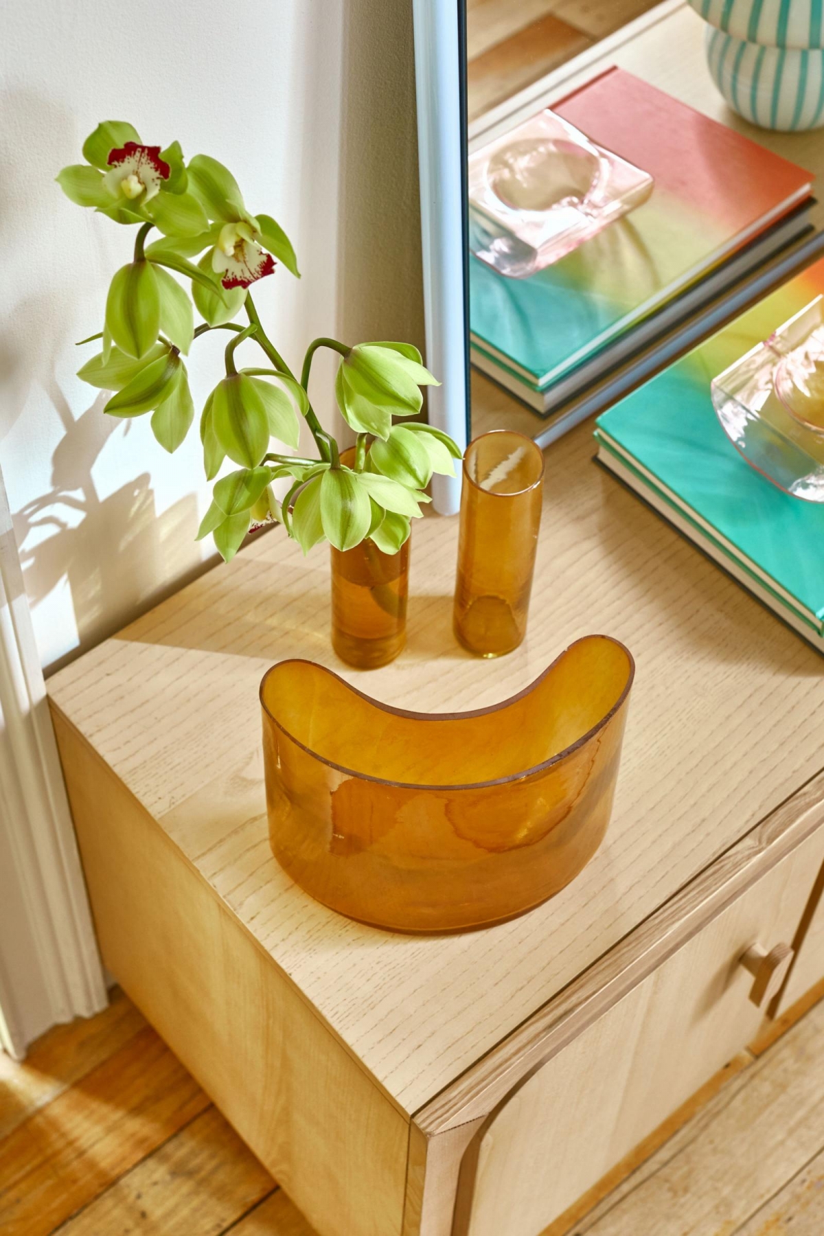 花瓶雖然不實用卻能替居家氛圍加分。