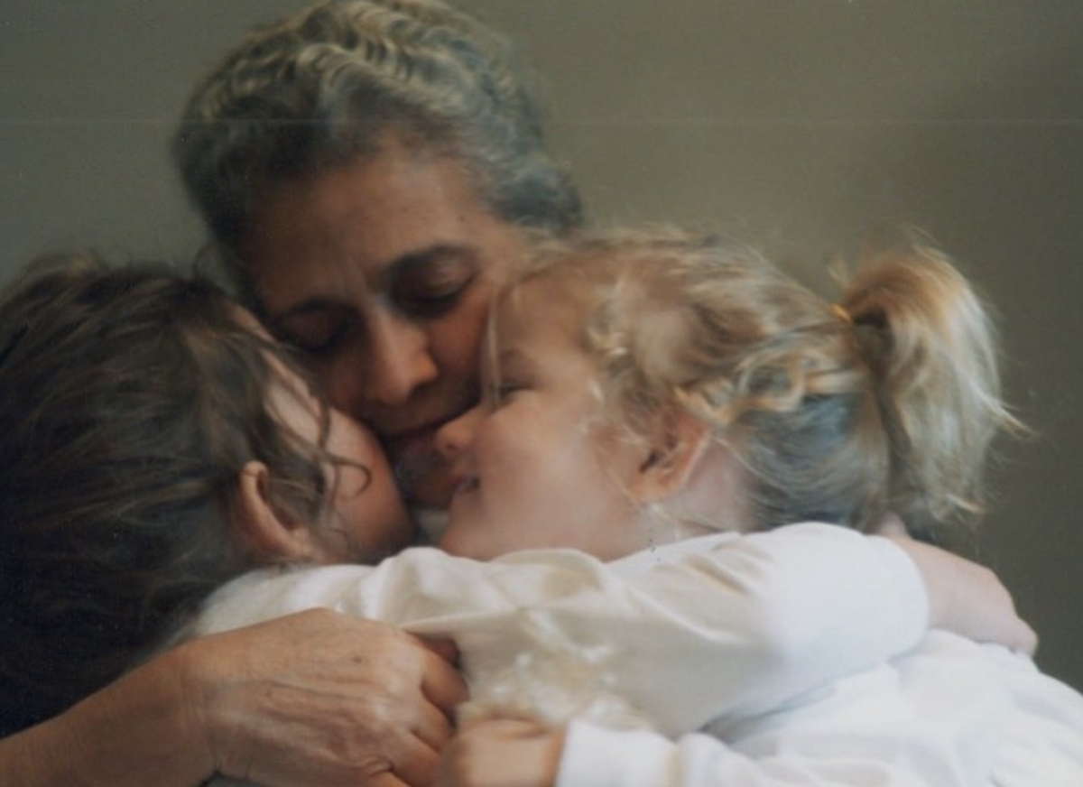 Julia Garner 都以希伯來語的祖母「Savta」稱呼奶奶。