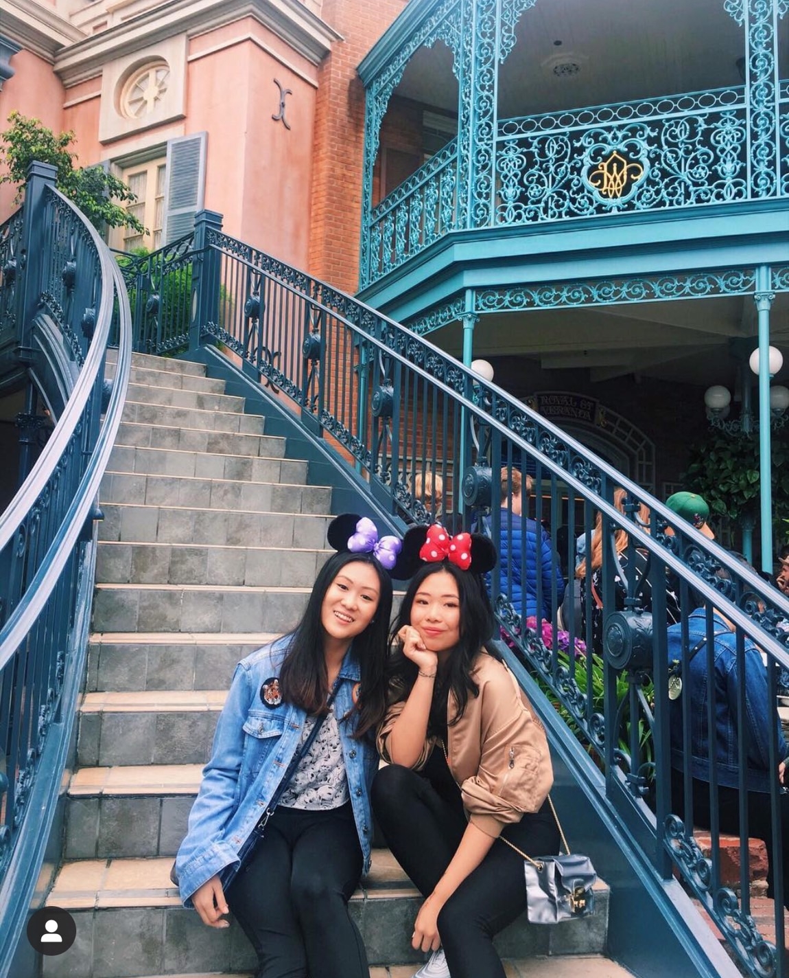 兩人一起去迪士尼樂園遊玩