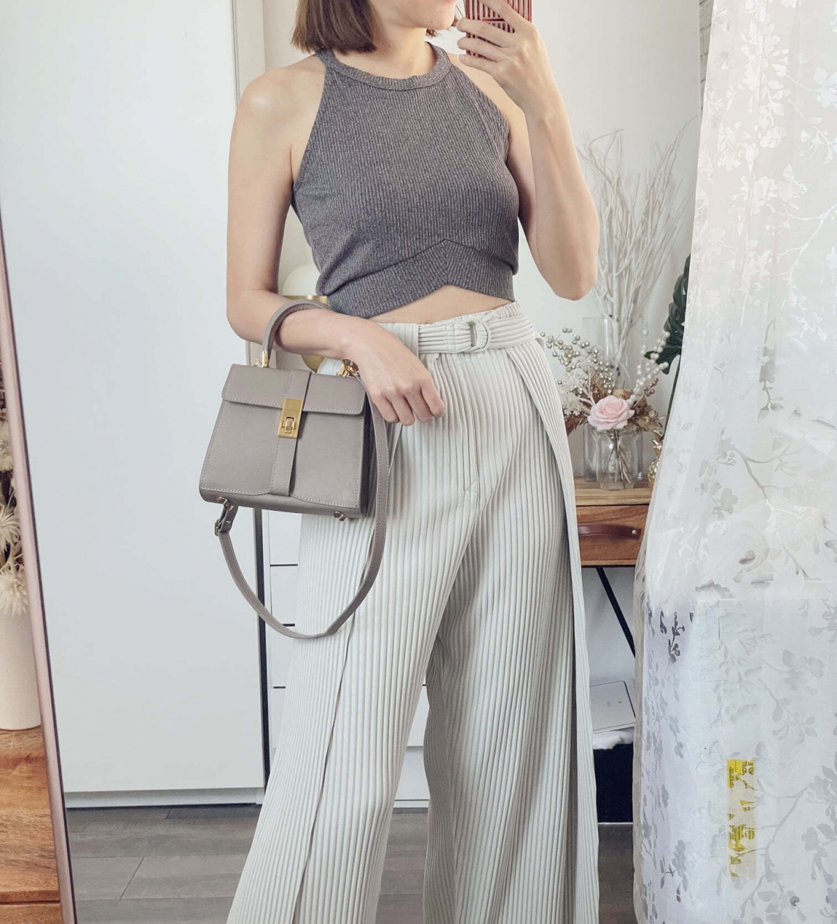 ELVI手提包,約NT$8,473(原價NT$9,948)