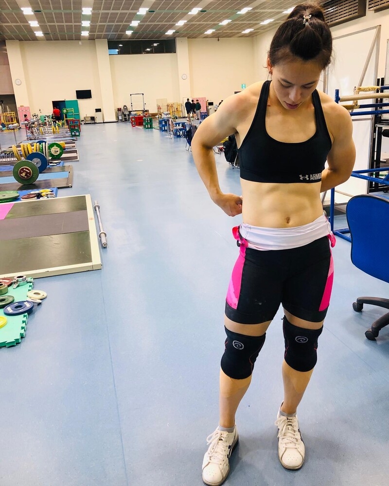 女性運動員的腹肌