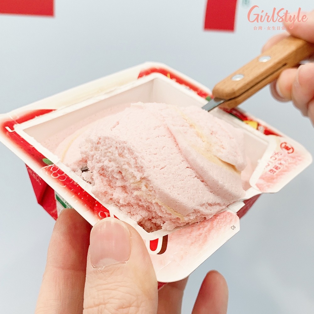 LOTTE爽冰淇淋-草莓煉乳口味