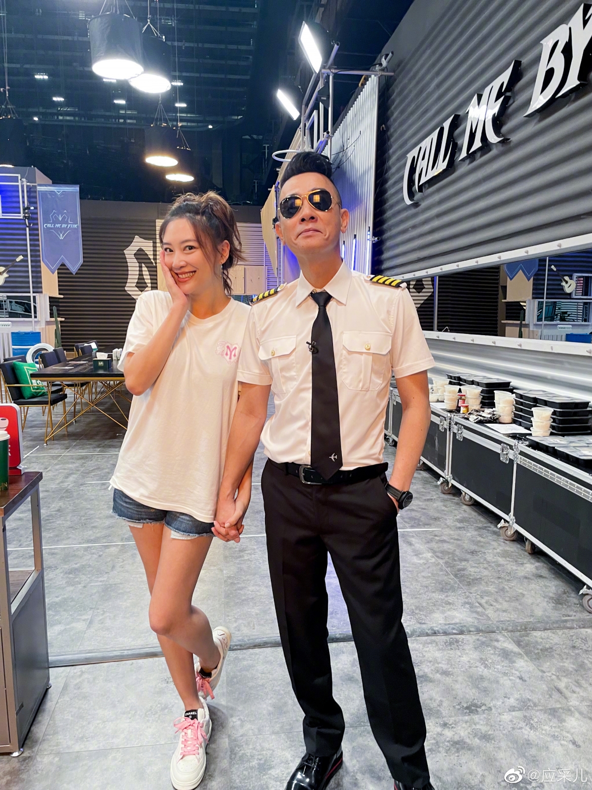 應采兒、陳小春一起錄製節目