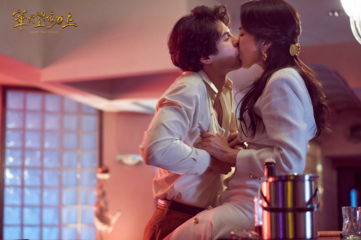 楊謹華與鳳小岳劇中有過一段情